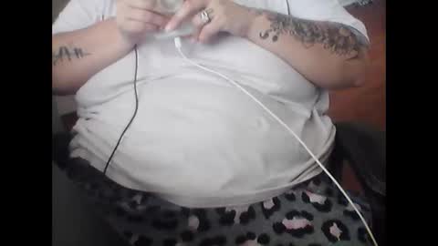 Snapshot of mommamia16 chatting on October 28, 2:20 pm Mia online show from October 28, 2:20 pm