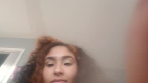 Snapshot of mommybubbles chatting on December 27, 8:18 pm Mommy bubbles online show from December 27, 8:18 pm