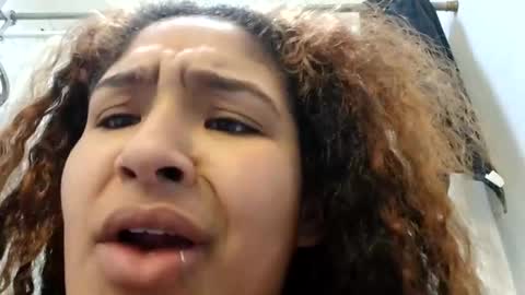 Snapshot of mommybubbles chatting on January 10, 1:20 pm Mommy bubbles online show from January 10, 1:20 pm