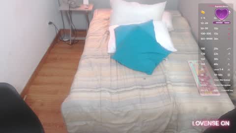 Snapshot of mommyissuess_ chatting on January 30, 10:51 pm Daphne online show from January 30, 10:51 pm