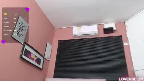 Snapshot of mommyissuess_ chatting on March 8, 7:42 pm Daphne online show from March 8, 7:42 pm