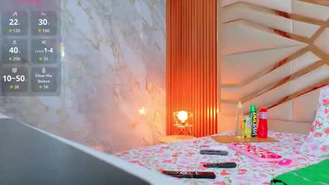 Snapshot of mommywebcam chatting on October 24, 2:19 am DINAH online show from October 24, 2:19 am