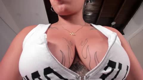 Momo  online show from November 14, 9:57 pm