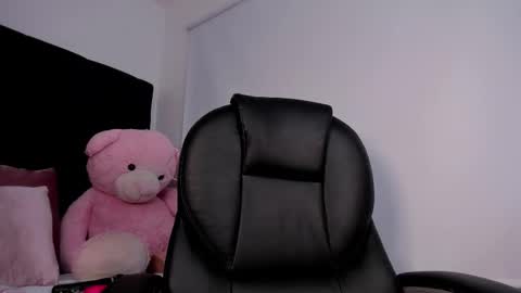 Momo  online show from February 28, 3:40 am