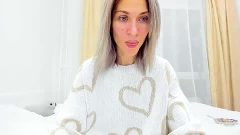 Snapshot of mona_cruz chatting on February 6, 8:56 pm Mona online show from February 6, 8:56 pm