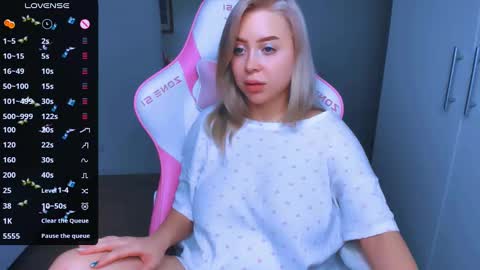 Snapshot of monalauu chatting on December 28, 4:52 pm online show from December 28, 4:52 pm