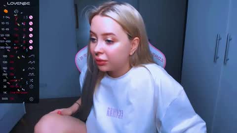 Snapshot of monalauu chatting on January 29, 2:32 pm online show from January 29, 2:32 pm