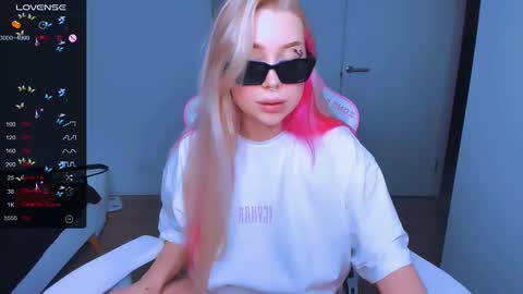 Snapshot of monalauu chatting on March 11, 3:12 pm online show from March 11, 3:12 pm