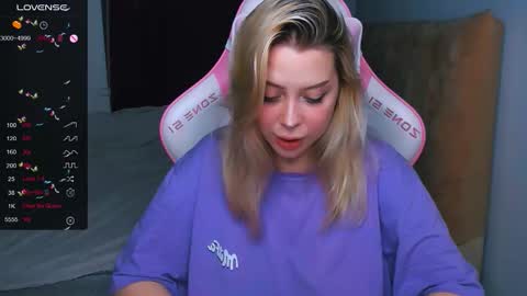 Snapshot of monalauu chatting on September 28, 2:06 am online show from September 28, 2:06 am