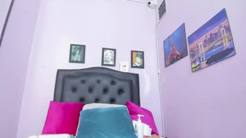 paola online show from April 18, 1:59 pm