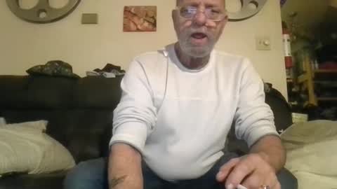 Snapshot of mondaymonday chatting on December 15, 11:12 am mondaymonday online show from December 15, 11:12 am