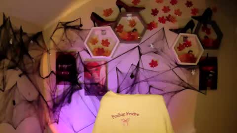 Snapshot of monica_sweets chatting on October 2, 6:53 am sweet girl and shine body online show from October 2, 6:53 am