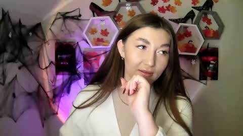 Snapshot of monica_sweets chatting on October 10, 7:18 am sweet girl and shine body online show from October 10, 7:18 am
