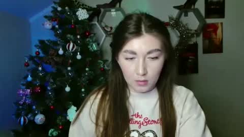 Snapshot of monica_sweets chatting on November 13, 12:15 pm sweet girl and shine body online show from November 13, 12:15 pm