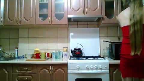 Snapshot of monica_tamayo chatting on October 9, 9:02 pm Monica online show from October 9, 9:02 pm