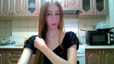 Snapshot of monica_tamayo chatting on November 13, 10:08 pm Monica online show from November 13, 10:08 pm