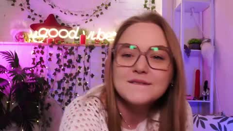 monicaasis online show from May 31, 6:09 pm