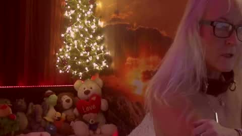 Snapshot of monicutex chatting on December 22, 6:28 am Monika online show from December 22, 6:28 am