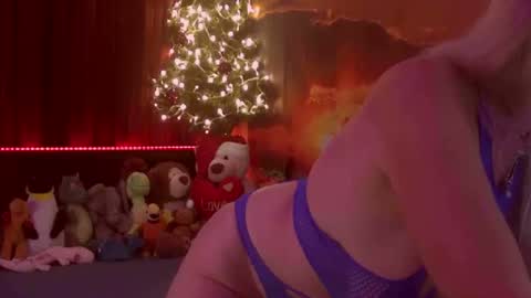 Snapshot of monicutex chatting on December 28, 2:11 am Monika online show from December 28, 2:11 am