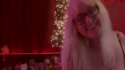 Snapshot of monicutex chatting on January 1, 12:43 am Monika online show from January 1, 12:43 am