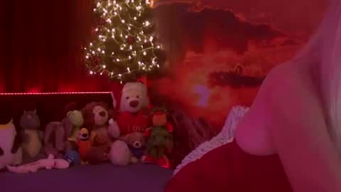 Snapshot of monicutex chatting on January 8, 3:29 am Monika online show from January 8, 3:29 am