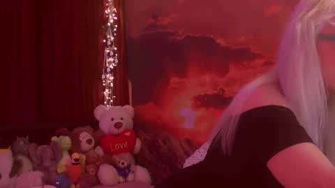 Snapshot of monicutex chatting on December 15, 2:38 am Monika online show from December 15, 2:38 am