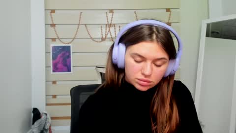 Monika online show from February 7, 9:15 pm