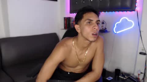 Snapshot of monkey_uchiha77 chatting on March 6, 3:45 pm simon dice online show from March 6, 3:45 pm