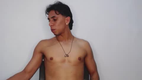 Snapshot of monkey_uchiha77 chatting on October 31, 2:23 am simon dice online show from October 31, 2:23 am