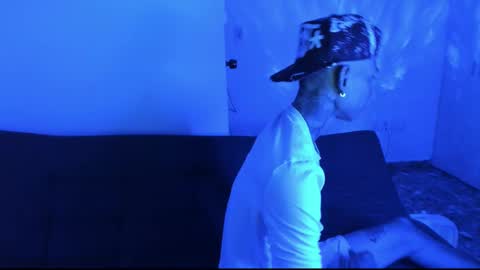 monkeyd_66 online show from December 13, 6:10 am