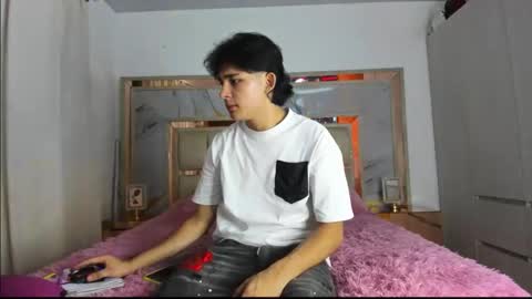 monky_0002 online show from March 17, 12:37 am