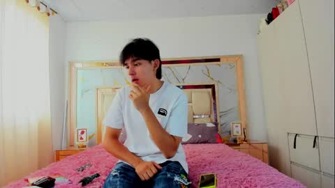 monky_0002 online show from March 25, 3:18 pm