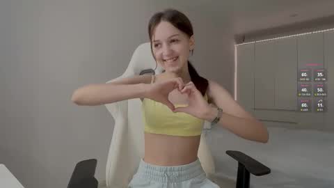 Snapshot of monnymoonn chatting on October 23, 5:29 am Mary online show from October 23, 5:29 am