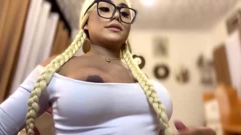 Snapshot of monstrouscockdivaontop chatting on November 26, 11:06 pm Ruthie online show from November 26, 11:06 pm