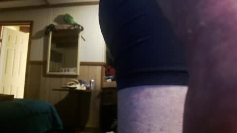 Snapshot of montana6897 chatting on December 17, 7:29 am Kingalby817 online show from December 17, 7:29 am