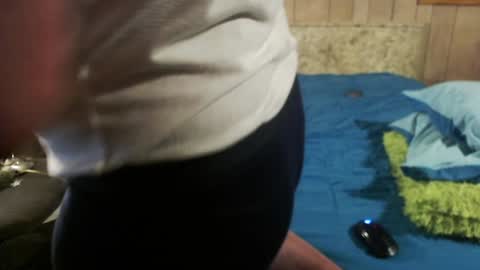 Snapshot of montana6897 chatting on December 18, 10:46 pm Kingalby817 online show from December 18, 10:46 pm