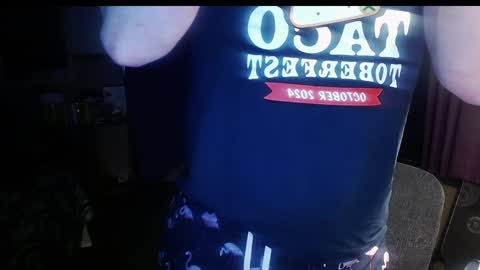 Snapshot of montana6897 chatting on January 19, 6:20 am Kingalby817 online show from January 19, 6:20 am