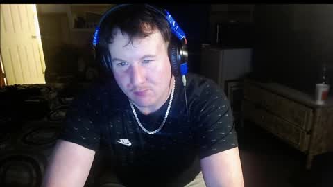 Snapshot of montana6897 chatting on January 19, 12:06 pm Kingalby817 online show from January 19, 12:06 pm