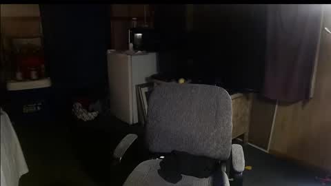 Snapshot of montana6897 chatting on February 10, 7:47 am Kingalby817 online show from February 10, 7:47 am