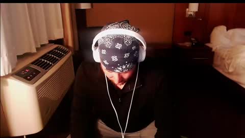 Snapshot of montana6897 chatting on March 4, 5:11 am Kingalby817 online show from March 4, 5:11 am