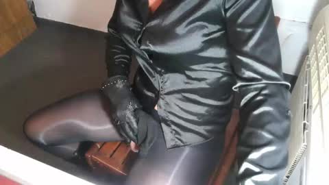 Snapshot of montero81 chatting on December 18, 8:26 pm Sabrina online show from December 18, 8:26 pm