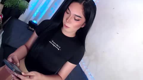 Snapshot of montrous_princessx chatting on January 25, 9:47 am Princess take me to private or password show online show from January 25, 9:47 am