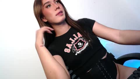 Snapshot of montrous_princessx chatting on November 16, 4:45 pm Princess take me to private or password show online show from November 16, 4:45 pm