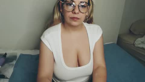 Monse online show from February 14, 9:11 pm