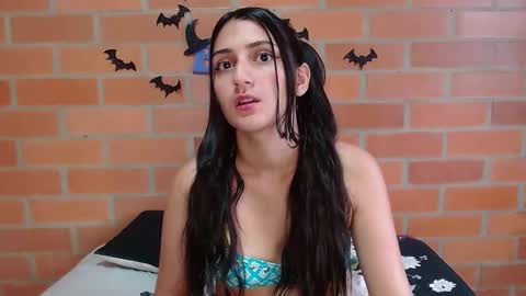 Snapshot of montserrat_jay chatting on October 25, 2:24 pm Luisa online show from October 25, 2:24 pm