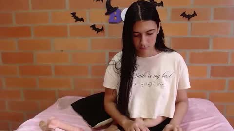 Snapshot of montserrat_jay chatting on October 29, 2:08 pm Luisa online show from October 29, 2:08 pm