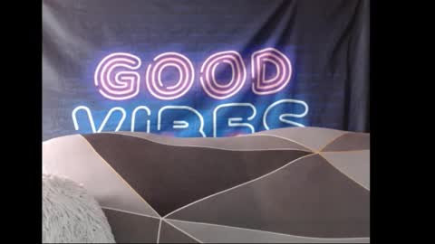 im Model Independent     you can support me with a followtip and thumbs up please its important for  you online show from February 23, 8:12 am