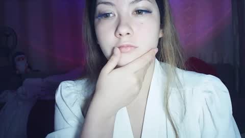 moodiemira online show from March 3, 10:04 pm