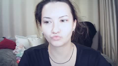 moodiemira online show from April 21, 5:50 pm