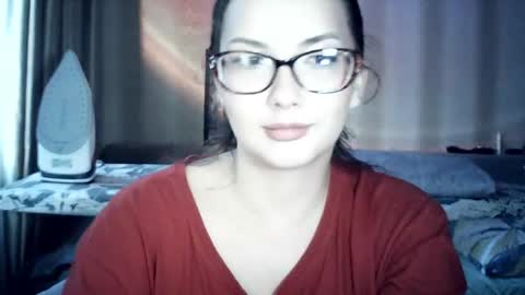 Snapshot of moodiemira chatting on June 5, 4:13 pm moodiemira online show from June 5, 4:13 pm